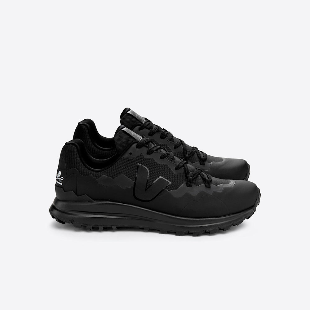 FITZ ROY TREK-SHELL VEJA X SEA SHEPHERD FULL BLACK — 1
