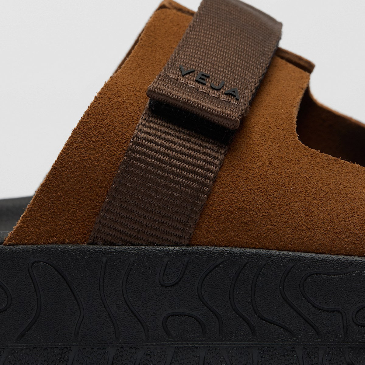 ARPOADOR SUEDE COGNAC EAGLE BLACK — 3