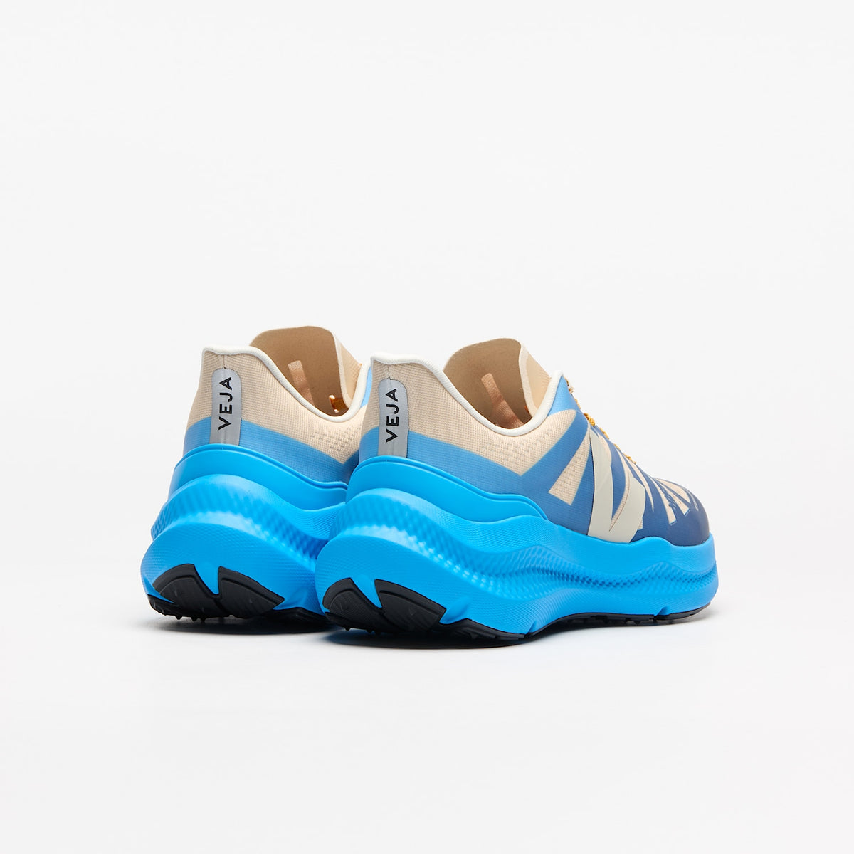 CONDOR 3 ADVANCED ENGINEERED-MESH GRADIENT PIERRE PACIFIC — 3