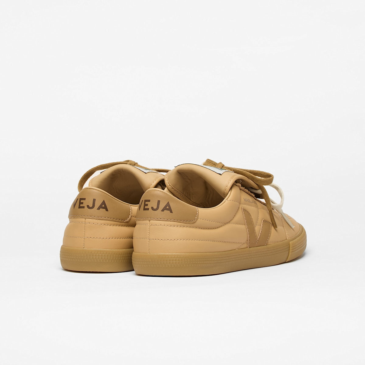 PANENKA LEATHER VEJA X MAGLIANO TAFFY — 3