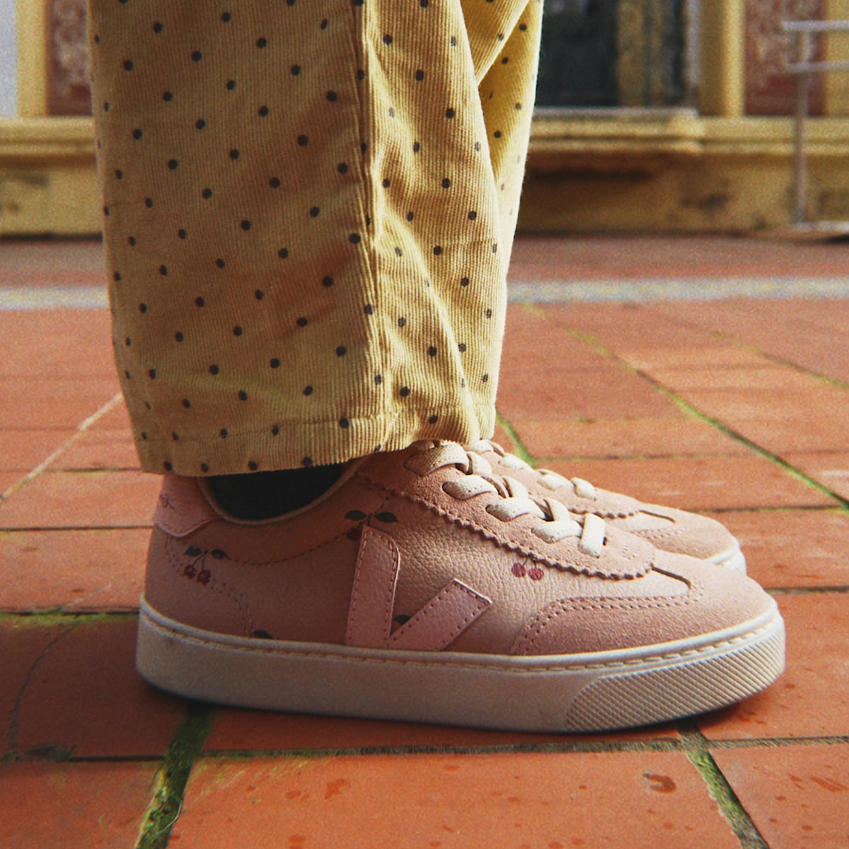 VOLLEY ELASTIC LACES LEATHER VEJA X KONGES SLØJD CHERRY — 4