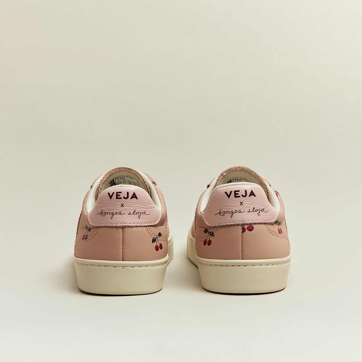 VOLLEY ELASTIC LACES LEATHER VEJA X KONGES SLØJD CHERRY — 6
