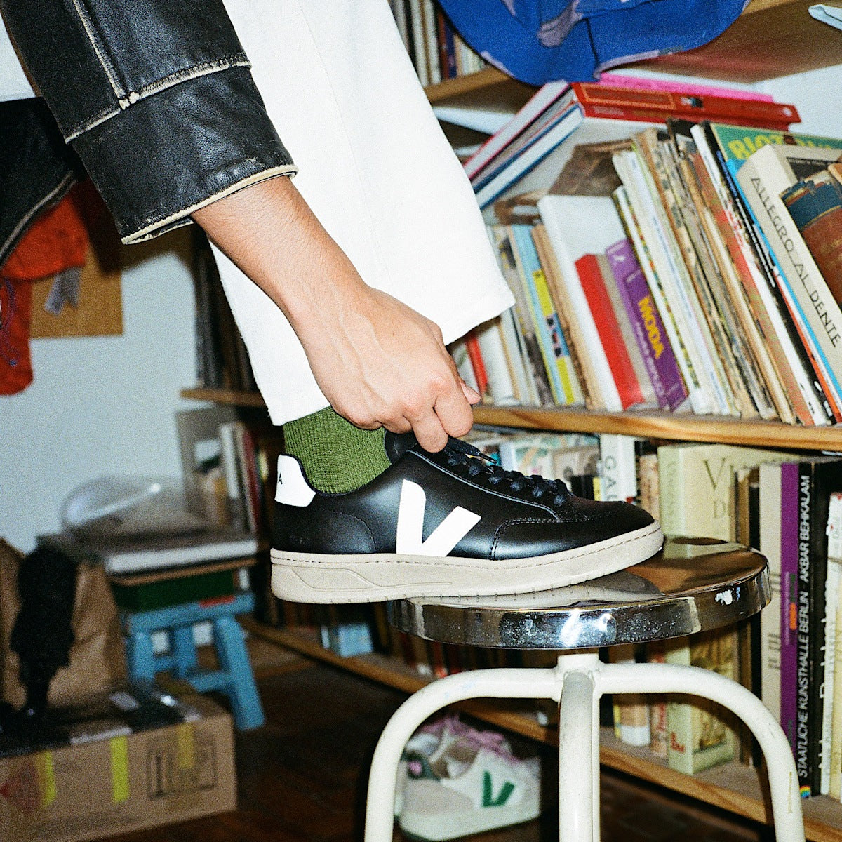 V-12 LEATHER BLACK WHITE DUNE — 2