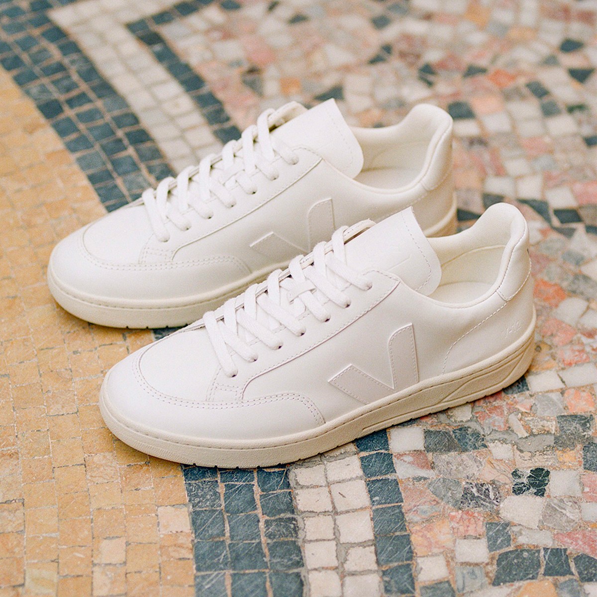 V-12 LEATHER WHITE — 4