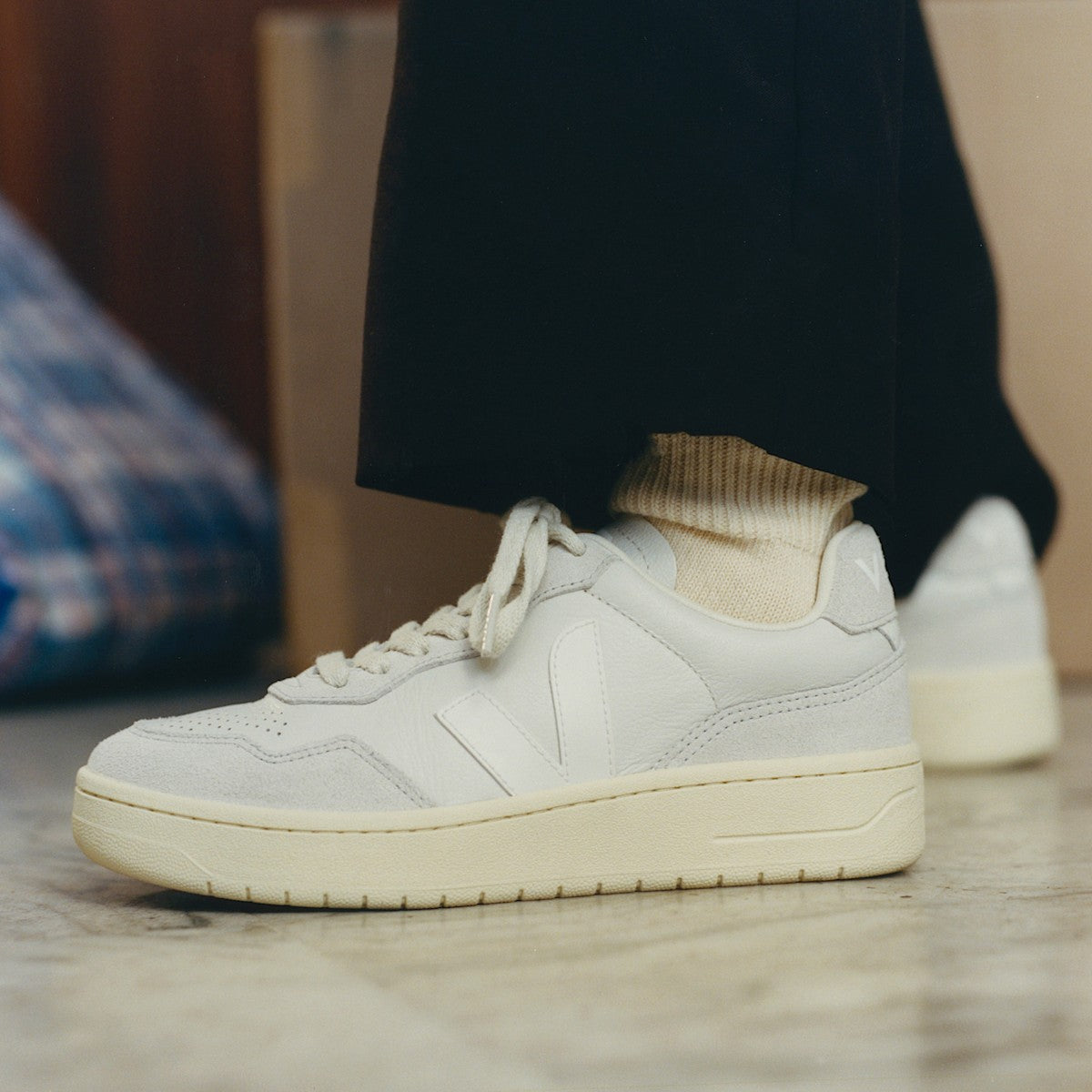V-90 LEATHER GRAVEL WHITE — 4