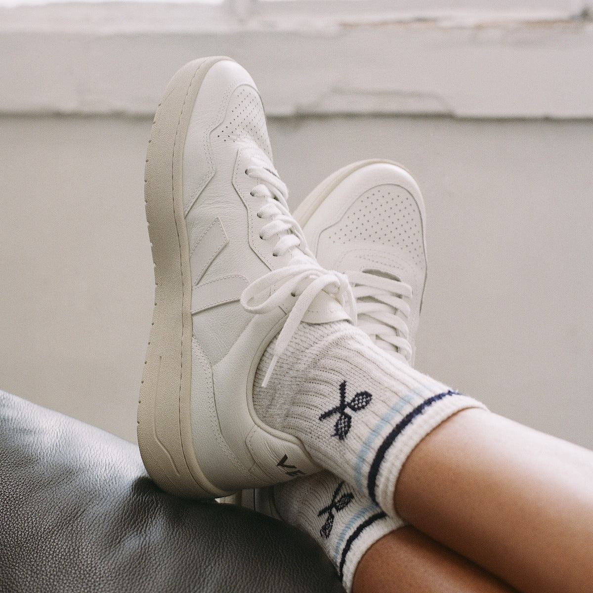V-90 LEATHER WHITE — 6