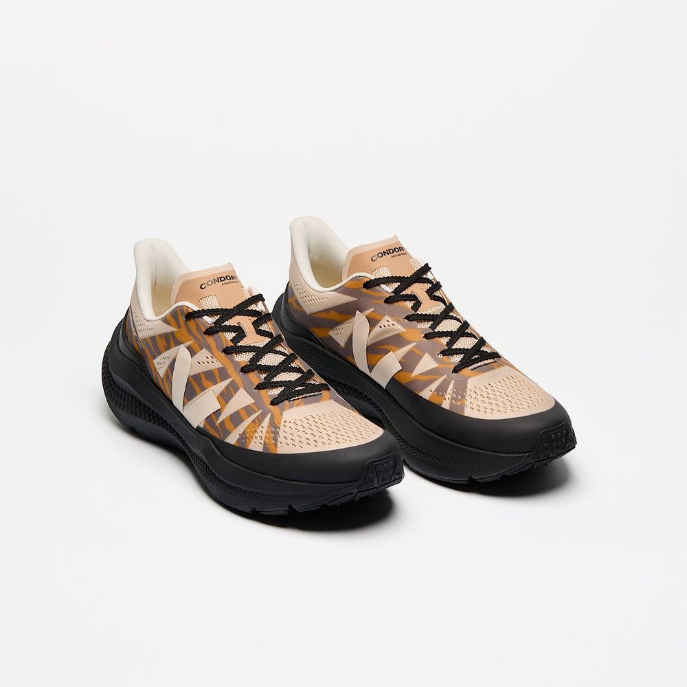 CONDOR 3 ADVANCED VEJA X CÉSAR VILLALBA AREIA CASHEW OURO — 2