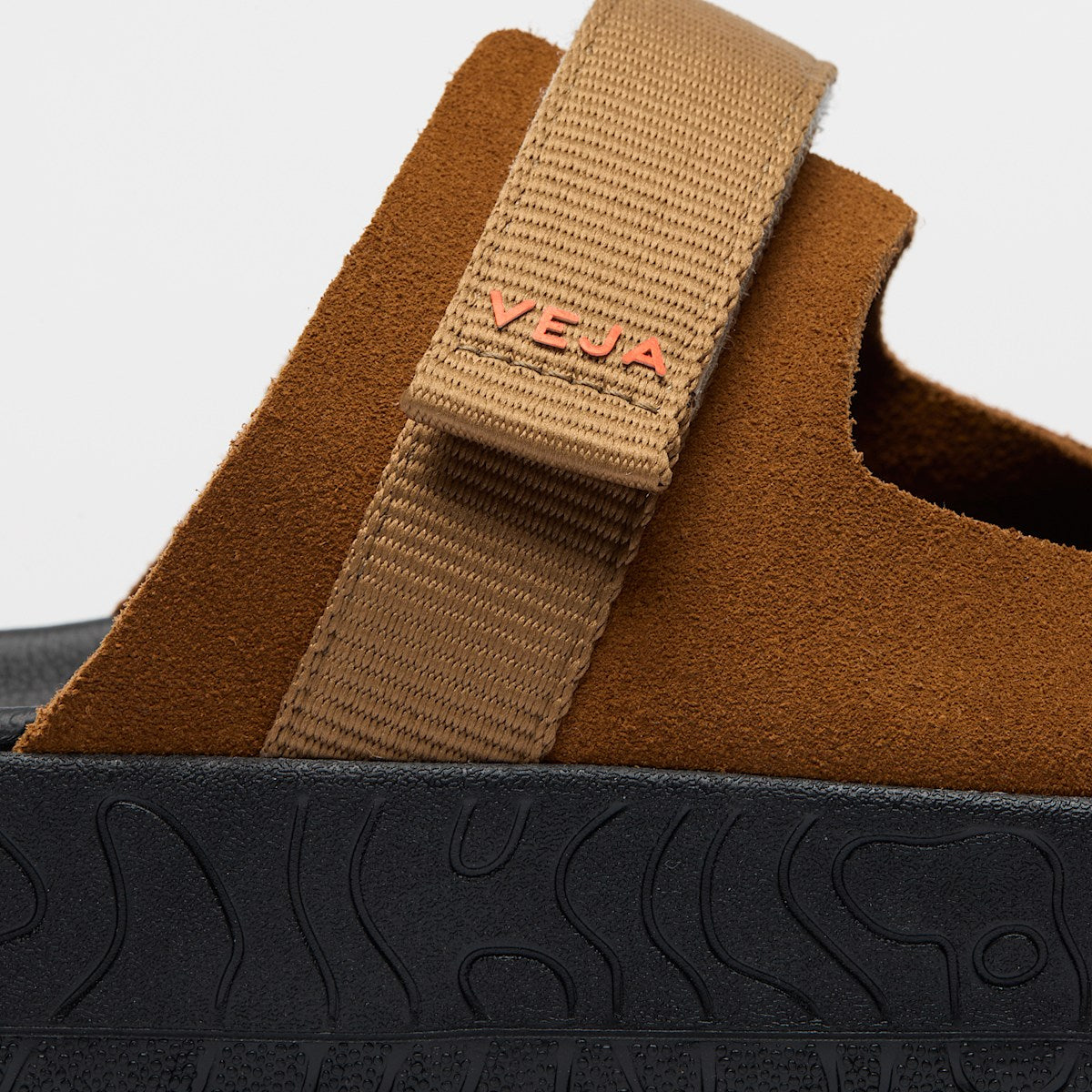 ARPOADOR SUEDE VEJA X HOMECORE COGNAC TENT BLACK — 3