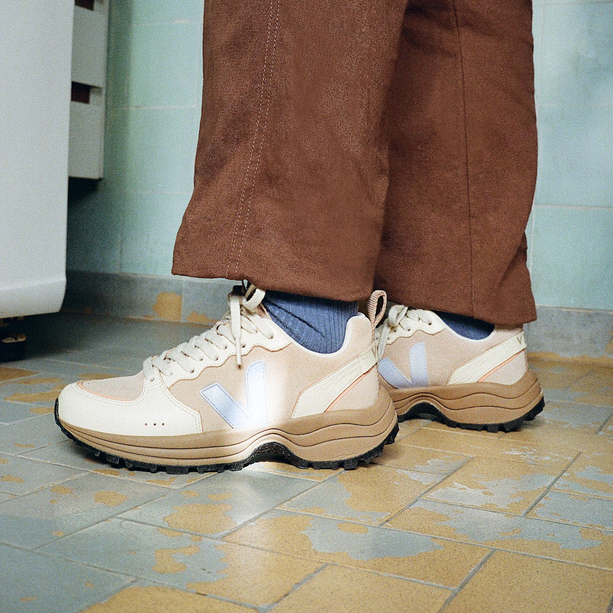 VENTURI SUEDE ALMOND SWAN — 4
