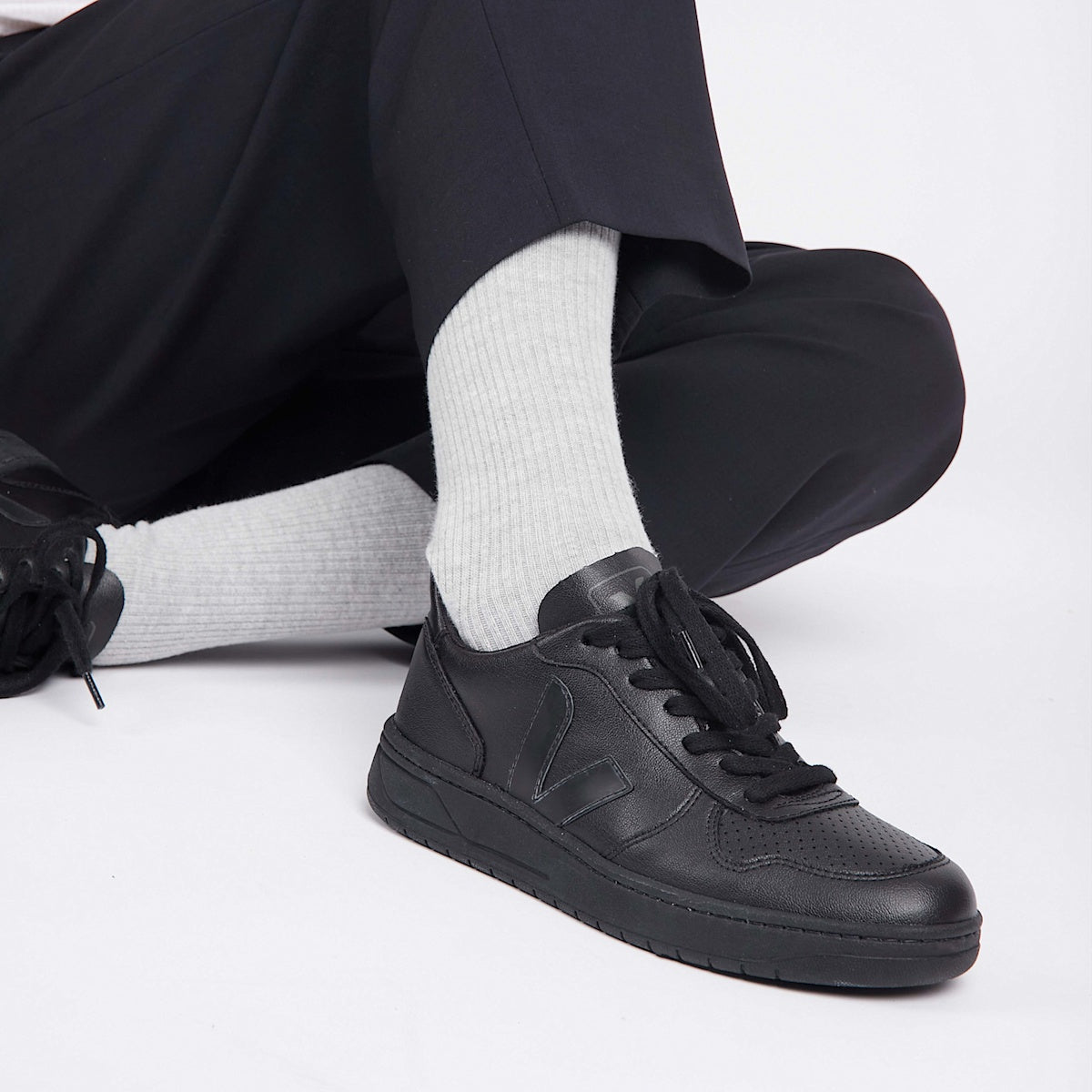V-10 CWL FULL BLACK — 4